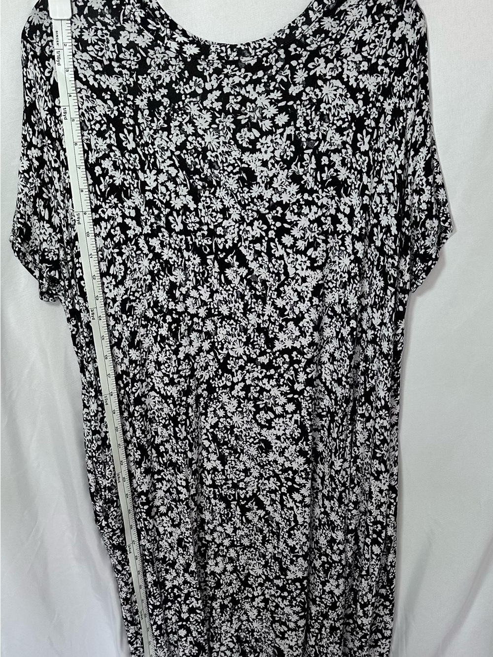 Terra & Sky black and white floral scoop neck t-shirt dress Size 1X - Picture 6 of 7